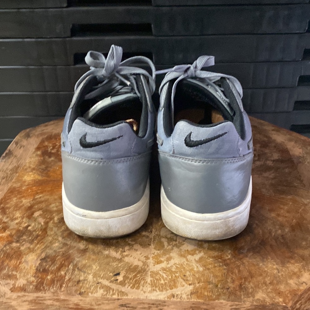 Nike - Picture 3 of 6